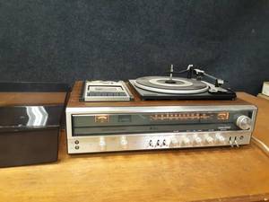 lot 208 image: Vintage Magnavox Stereo Receiver  Record Player and Tape Player - Model 1836