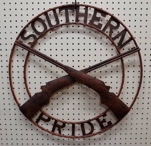 lot 189 image: Southern Pride Wall Hanging Decoration - About 24 Diameter