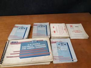 lot 226 image: Lot of (8) Chevrolet  GMC Truck Service Manuals 1990 & 1991