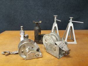 lot 292 image: Lot of Bottle Jacks, Jack Stands and Winches