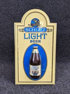lot 81 image: Schlitz Light Beer Sign