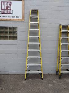 lot 173 image: Keller Kpro 10 Fiberglass Step Ladder