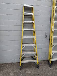 lot 174 image: Werner 8 Fiberglass Step Ladder