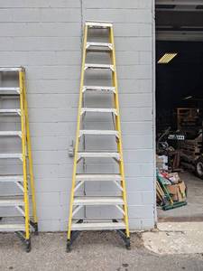 lot 175 image: Werner 10 Fiberglass Step Ladder