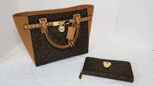 lot 1 image: Michael Kors Hamilton Traveler Tote and Wallet