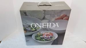 lot 13 image: Oneida Porcelian Bowl Set