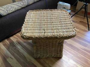 lot 20 image: Wicker End Table #2