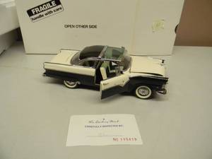 lot 14 image: THE DANBURY MINT 124 SCALE 1955 FORD FAIRLANE CROWN VICTORIA - IN BOX - GREAT PIECE - SEE PICTURES