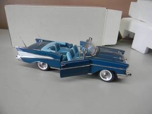 lot 17 image: THE DANBURY MINT 124 SCALE 1957 CHEVROLET BEL AIR - IN BOX - GREAT PIECE - SEE PICTURES