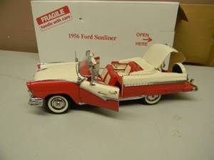 lot 18 image: THE DANBURY MINT 124 SCALE 1956 FORD SUNLINER - IN BOX - GREAT PIECE - SEE PICTURES