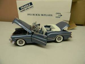 lot 20 image: THE DANBURY MINT 124 SCALE 1953 BUICK SKYLARK - IN BOX - GREAT PIECE - SEE PICTURES
