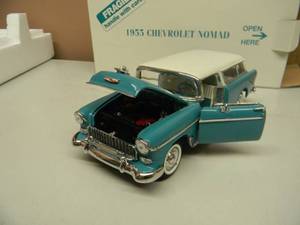 lot 22 image: THE DANBURY MINT 124 SCALE 1955 CHEVROLET NOMAD - IN BOX - GREAT PIECE - SEE PICTURES