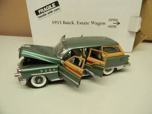 lot 25 image: THE DANBURY MINT 124 SCALE 1953 BUICK ESTATE WAGON - IN BOX - GREAT PIECE - SEE PICTURES