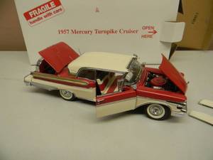 lot 26 image: THE DANBURY MINT 124 SCALE 1957 MERCURY TURNPIKE CRUISER - IN BOX - GREAT PIECE - SEE PICTURES