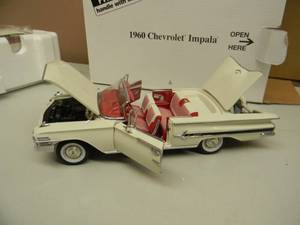 lot 28 image: THE DANBURY MINT 124 SCALE 1960 CHEVROLET IMPALA - IN BOX - GREAT PIECE - SEE PICTURES