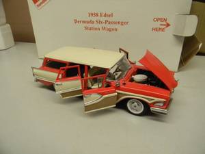 lot 31 image: THE DANBURY MINT 124 SCALE 1958 EDSEL BERMUDA SIX-PASSENGER STATION WAGON - IN BOX - GREAT PIECE - SEE PICTURES