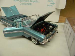 lot 32 image: THE DANBURY MINT 124 SCALE 1959 CHEVROLET IMPALA CONVERTIBLE - IN BOX - GREAT PIECE - SEE PICTURES