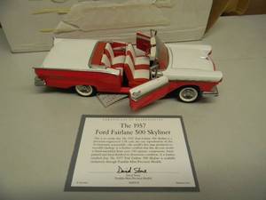 lot 46 image: THE FRANKLIN MINT 124 SCALE LIMITED EDITION 1957 FORD SKYLINER - IN BOX - GREAT PIECE - SEE PICTURES