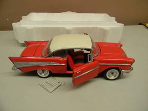lot 56 image: THE FRANKLIN MINT 124 SCALE 1957 CHEVY BEL AIR - IN BOX - GREAT PIECE - SEE PICTURES