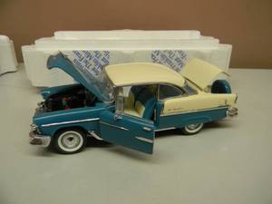 lot 57 image: THE FRANKLIN MINT 124 SCALE 1955 CHEVY BEL AIR - IN BOX - GREAT PIECE - SEE PICTURES