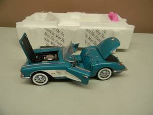 lot 58 image: THE FRANKLIN MINT 124 SCALE 1960 CHEVY CORVETTE - IN BOX - GREAT PIECE - SEE PICTURES
