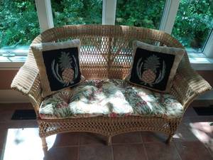 2 person wicker bench