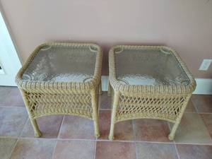 2 wicker patio end tables