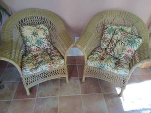 2 wicker patio chairs