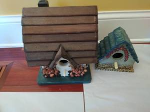 2 birdhouses