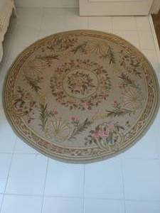 Circular area rug