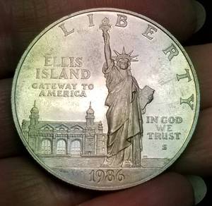 1986-S US ELLIS ISLAND COMMEMORATIVE SILVER DOLLAR & CLAD HALF 2 COIN SET