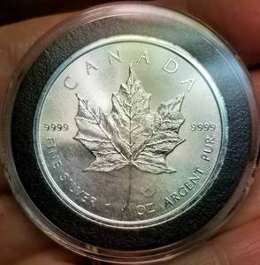 2018 CANADA $5 SILVER MAPLE LEAF 1 TROY OZ .9999 FINE SILVER IN AIRTITE