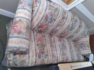 Couch 80 X 34 X 30...