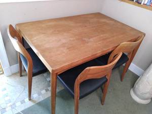 Table With 3 Chairs 54.75 X 35 X ...