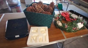 Hanging Wreath With Holder, Bin 15...