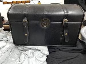 lot 6 image: Leather Trunk 23Lx13Wx14H