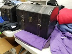 lot 8 image: Leather Trunk 13Lx9Wx10H