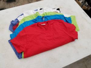 lot 15 image: Lot of ( 9 ) T-Shirts Small