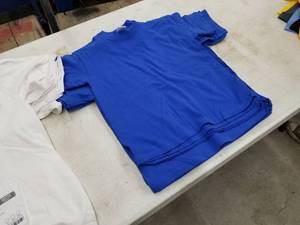 lot 21 image: Lot of ( 8 ) Gildan Youth T-Shirts Small Blue