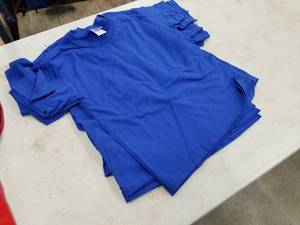 lot 26 image: Lot of ( 8 ) Gildan Childrens T-Shirts Small Blue