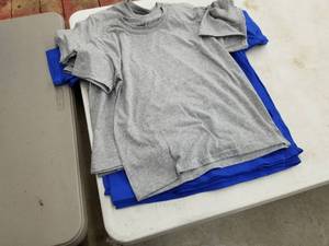 lot 33 image: Lot of ( 10 ) Gildan Youth T-Shirts Medium