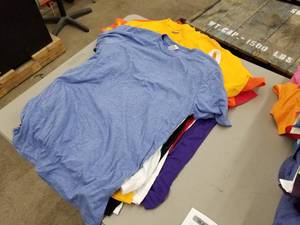 lot 39 image: Lot of ( 10 ) Ladies Shirts Medium