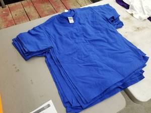 lot 32 image: Lot of ( 10 ) Gildan Youth T-Shirts Medium Blue