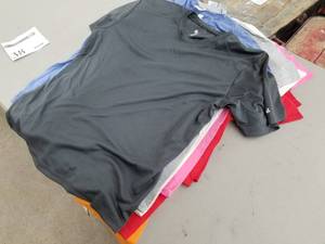 lot 38 image: Lot of ( 10 ) T-Shirts Medium