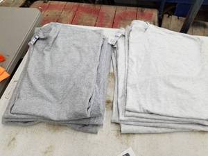lot 64 image: Lot of ( 10 ) Gildan T-Shirts X-Large