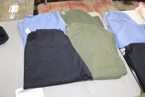 lot 93 image: Lot of ( 4 ) Sweatshirts X-Large