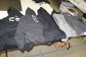 lot 97 image: Lot of ( 5 ) Hooded Sweatshirts Medium