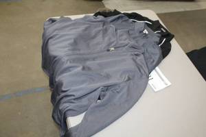 lot 101 image: Lot of ( 3 ) Long Sleeve Tops Large