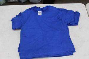 lot 114 image: Lot of ( 7 ) Gildan Childrens T-Shirts X-Small Blue