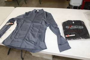 lot 146 image: Lot of ( 2 ) Expert Performance Ladies Sweat Jackets X-Large